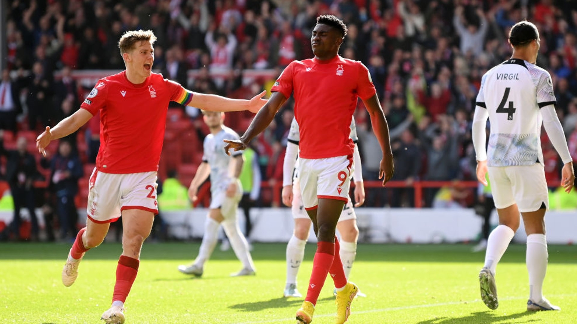 效力于皇家 效力于皇家